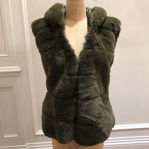 Custom made olive green fur vest - Picture 1 of 6